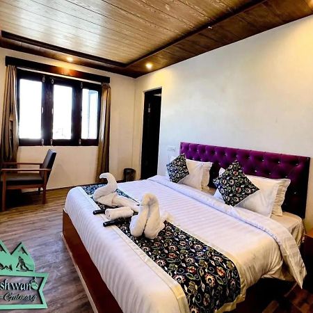 Hotel Poshwan Гулмарг Екстериор снимка
